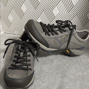 Dansko women’s leather‎ shoes size 37 US 6.5 - 7 outdoor hiking Vibram gray